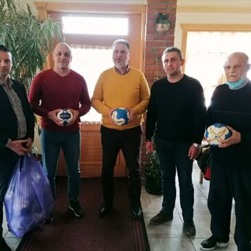 Руководство Рукометног савеза централне Србије поделило лопте клубовима Пиротског округа